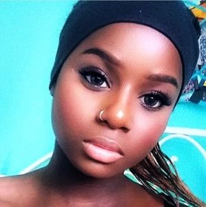 Meet your Posher, Claudia